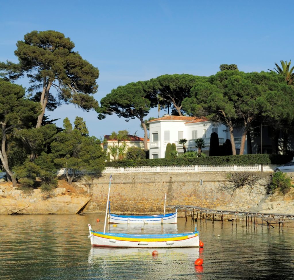 Tips For Buying A Waterfront Property In France The Hunter Home Hunts